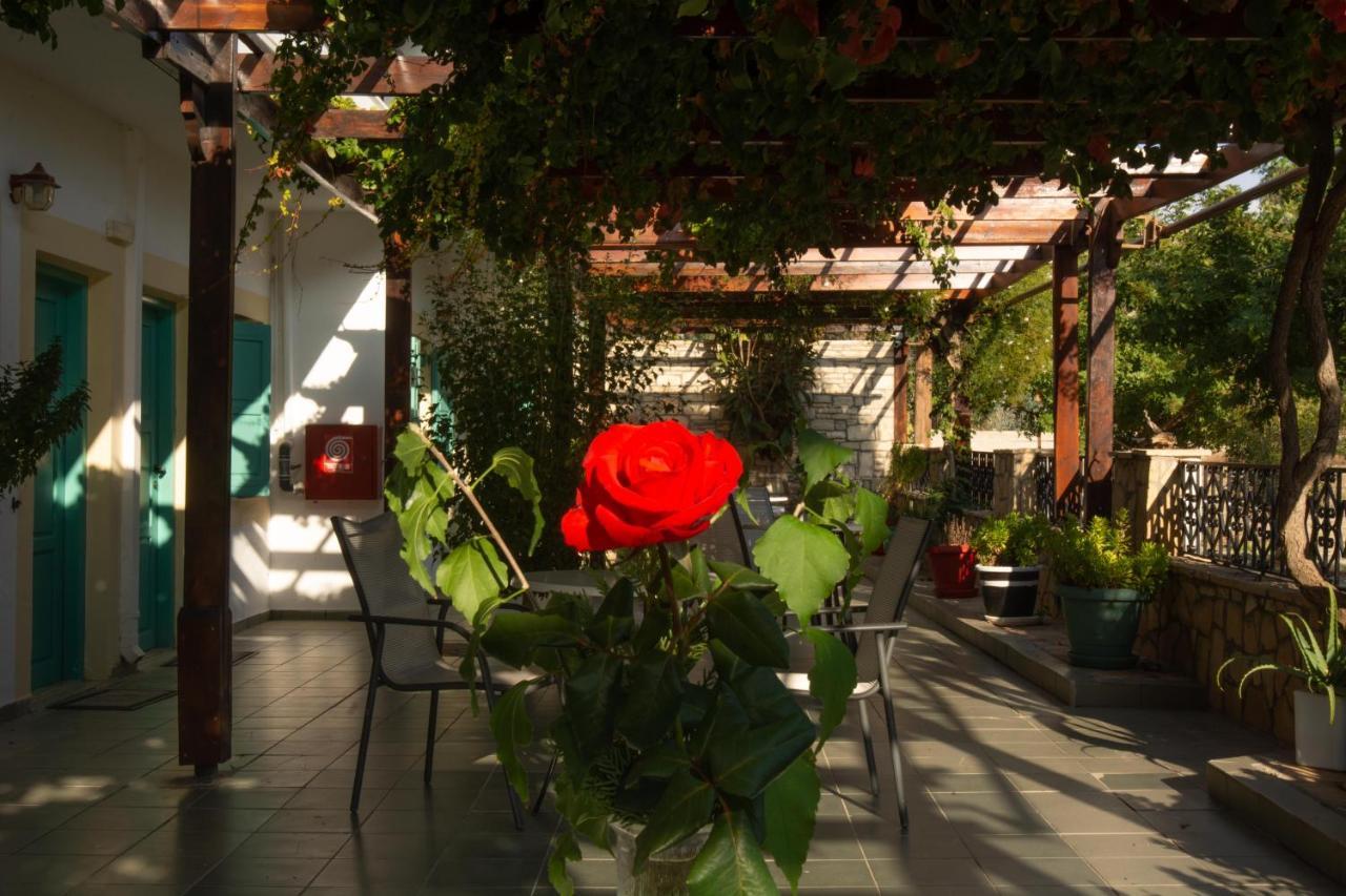 Dimitris Villa Hotel マタラ エクステリア 写真